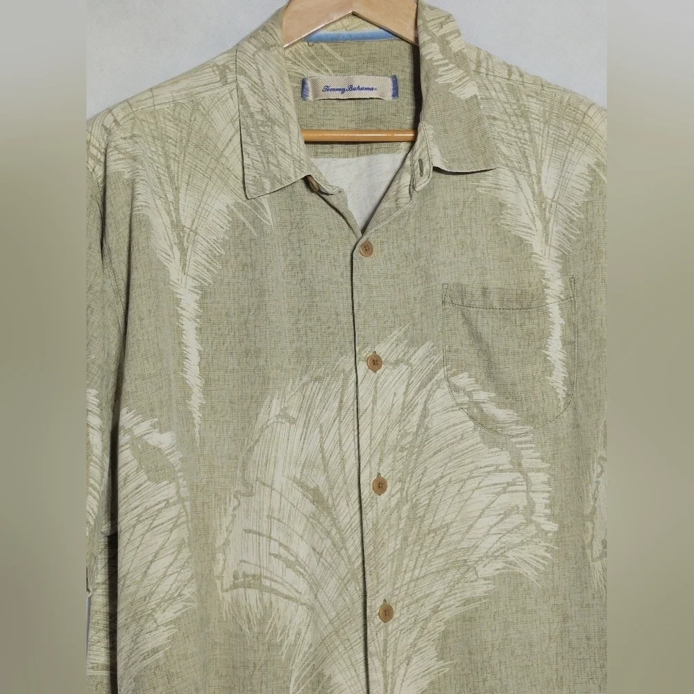 Tommy Bahama casual button